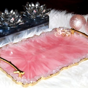 HANDMADE Pink Rose quartz crystal tray, Epoxy Resin Tray with Rose Quartz Rim, White and Pink Resin Tray with gold marbling and Handles